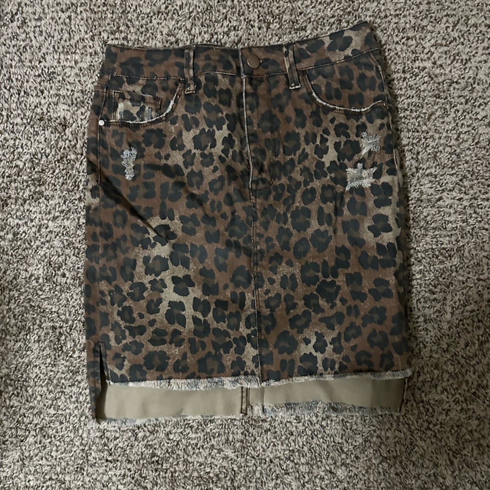 Leopard Pencil denim material skirt. GB. Size S